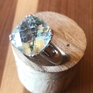 Green quartz cocktail ring